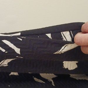 BANANA REPUBLIC..Black and White..sleeveless..back zipper..flare skirt..pockets.